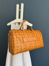 Lade das Bild in den Galerie-Viewer, MCM OTTOMAR WEEKENDER
