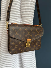 Lade das Bild in den Galerie-Viewer, LOUIS VUITTON MÉTIS
