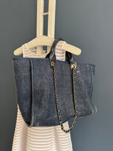 Lade das Bild in den Galerie-Viewer, CHANEL DEAUVILLE
