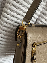 Lade das Bild in den Galerie-Viewer, LOUIS VUITTON MÉTIS EMPREINTE
