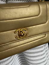 Lade das Bild in den Galerie-Viewer, CHANEL VINTAGE FLAP BAG
