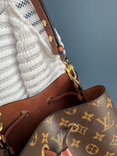 Lade das Bild in den Galerie-Viewer, LOUISS VUITTON NÉONOÉ
