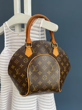 Lade das Bild in den Galerie-Viewer, LOUIS VUITTON ELLIPSE PM
