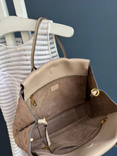 Lade das Bild in den Galerie-Viewer, LOUIS VUITTON W TOTE
