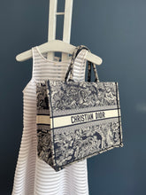 Lade das Bild in den Galerie-Viewer, DIOR BOOK TOTE LARGE
