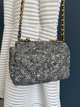 Lade das Bild in den Galerie-Viewer, CHANEL 19 SMALL
