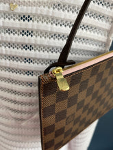 Lade das Bild in den Galerie-Viewer, LOUIS VUITTON CLUTCH
