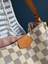 Lade das Bild in den Galerie-Viewer, LOUIS VUITTON GRACEFUL PM
