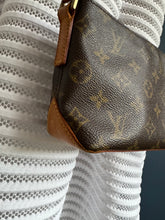 Lade das Bild in den Galerie-Viewer, LOUIS VUITTON TROTTRUR
