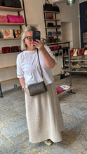 Lade das Bild in den Galerie-Viewer, LOUIS VUITTON PALLAS CLUTCH
