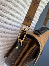 Lade das Bild in den Galerie-Viewer, LOUIS VUITTON MÉTIS REVERSE
