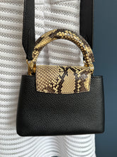 Lade das Bild in den Galerie-Viewer, LOUIS VUITTON MINI CAPUCINES PYTHON

