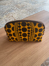 Lade das Bild in den Galerie-Viewer, LOUIS VUITTON KUSAMA KOSMETIKTASCHE
