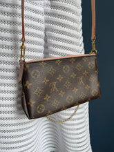 Lade das Bild in den Galerie-Viewer, LOUIS VUITTON PALLAS CLUTCH
