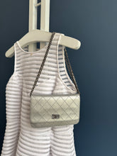 Lade das Bild in den Galerie-Viewer, CHANEL WOC
