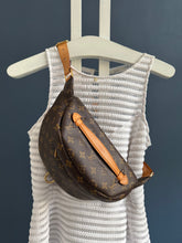 Lade das Bild in den Galerie-Viewer, LOUIS VUITTON BUMBAG
