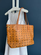 Lade das Bild in den Galerie-Viewer, MCM SHOPPER MEDIUM
