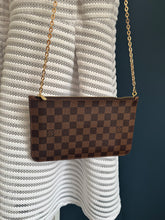 Lade das Bild in den Galerie-Viewer, LOUIS VUITTON CLUTCH
