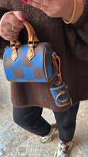Lade das Bild in den Galerie-Viewer, LOUIS VUITTON SPEEDY POP BLUE ANHÄNGER

