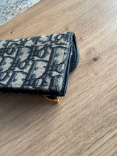 Lade das Bild in den Galerie-Viewer, DIOR SADDLE BLOOM KARTENETUI
