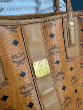 Lade das Bild in den Galerie-Viewer, MCM LIZ SHOPPER
