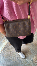 Lade das Bild in den Galerie-Viewer, LOUIS VUITTON DOUBLE ZIP POCHETTE
