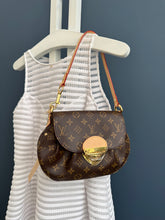 Lade das Bild in den Galerie-Viewer, LOUIS VUITTON SUNSET
