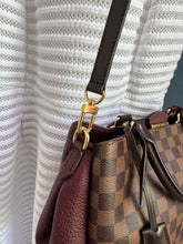 Lade das Bild in den Galerie-Viewer, LOUIS VUITTON BRITTANY
