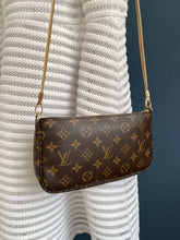 Lade das Bild in den Galerie-Viewer, LOUIS VUITTON POCHETTE
