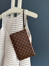 Lade das Bild in den Galerie-Viewer, LOUIS VUITTON CLUTCH
