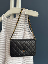 Lade das Bild in den Galerie-Viewer, CHANEL WOC
