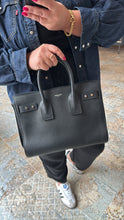 Lade das Bild in den Galerie-Viewer, YSL SAC DE JOUR

