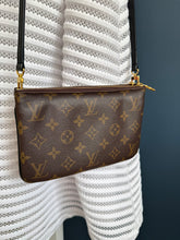 Lade das Bild in den Galerie-Viewer, LOUIS VUITTON DOUBLE ZIP POCHETTE
