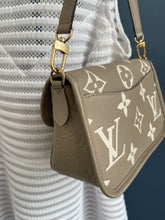 Lade das Bild in den Galerie-Viewer, LOUIS VUITTON DIANE EMPREINTE BICOLOR
