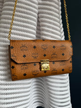 Lade das Bild in den Galerie-Viewer, MCM MILLIE BAG
