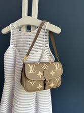 Lade das Bild in den Galerie-Viewer, LOUIS VUITTON DIANE BICOLOR EMPREINTE
