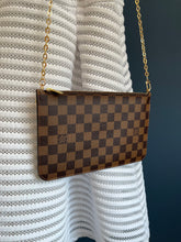 Lade das Bild in den Galerie-Viewer, LOUIS VUITTON CLUTCH
