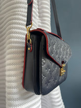 Lade das Bild in den Galerie-Viewer, LOUIS VUITTON MÉTIS EMPREINTE
