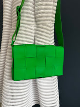 Lade das Bild in den Galerie-Viewer, BOTTEGA VENETA CASSETTE
