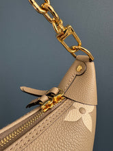 Lade das Bild in den Galerie-Viewer, LOUIS VUITTON LOOP HOBO EMPREINTE
