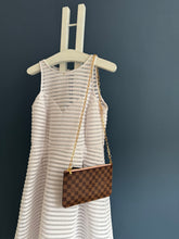 Lade das Bild in den Galerie-Viewer, LOUIS VUITTON CLUTCH
