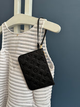 Lade das Bild in den Galerie-Viewer, LOUIS VUITTON LOOP HOBO EMPREINTE
