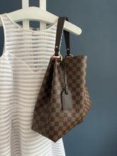 Lade das Bild in den Galerie-Viewer, LOUIS VUITTON GRACEFUL MM
