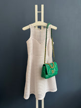 Lade das Bild in den Galerie-Viewer, CHANEL 19 SMALL
