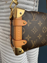 Lade das Bild in den Galerie-Viewer, LOUIS VUITTON SIDE TRUNK PM
