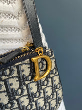 Lade das Bild in den Galerie-Viewer, DIOR SADDLE CLUTCH
