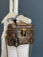 Lade das Bild in den Galerie-Viewer, LOUIS VUITTON VANITY
