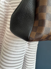 Lade das Bild in den Galerie-Viewer, LOUIS VUITTON BRITTANY
