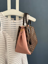 Lade das Bild in den Galerie-Viewer, LOUIS VUITTON BRITTANY
