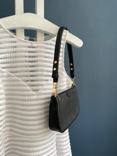 Lade das Bild in den Galerie-Viewer, LOUIS VUITTON POCHETTE
